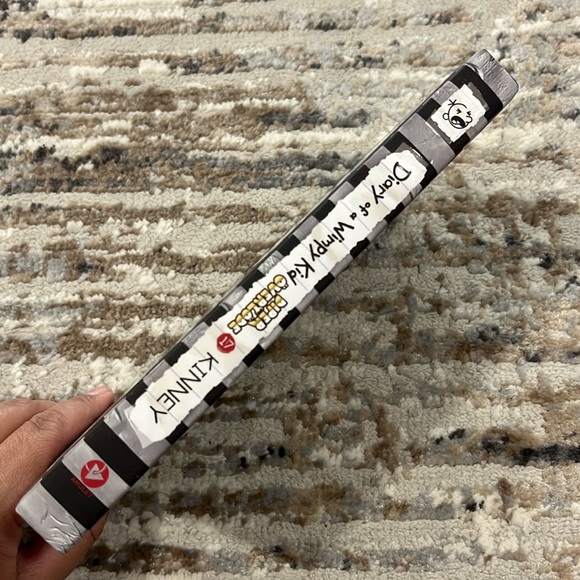 Dairy of the Wimpy kid book - Picture 5 of 7